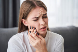 woman with toothache
