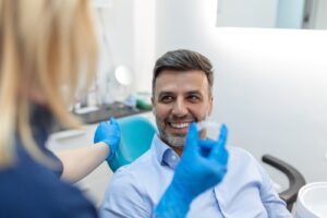 A,Young,Female,Dentist,Showing,Invisalign,To,Patient